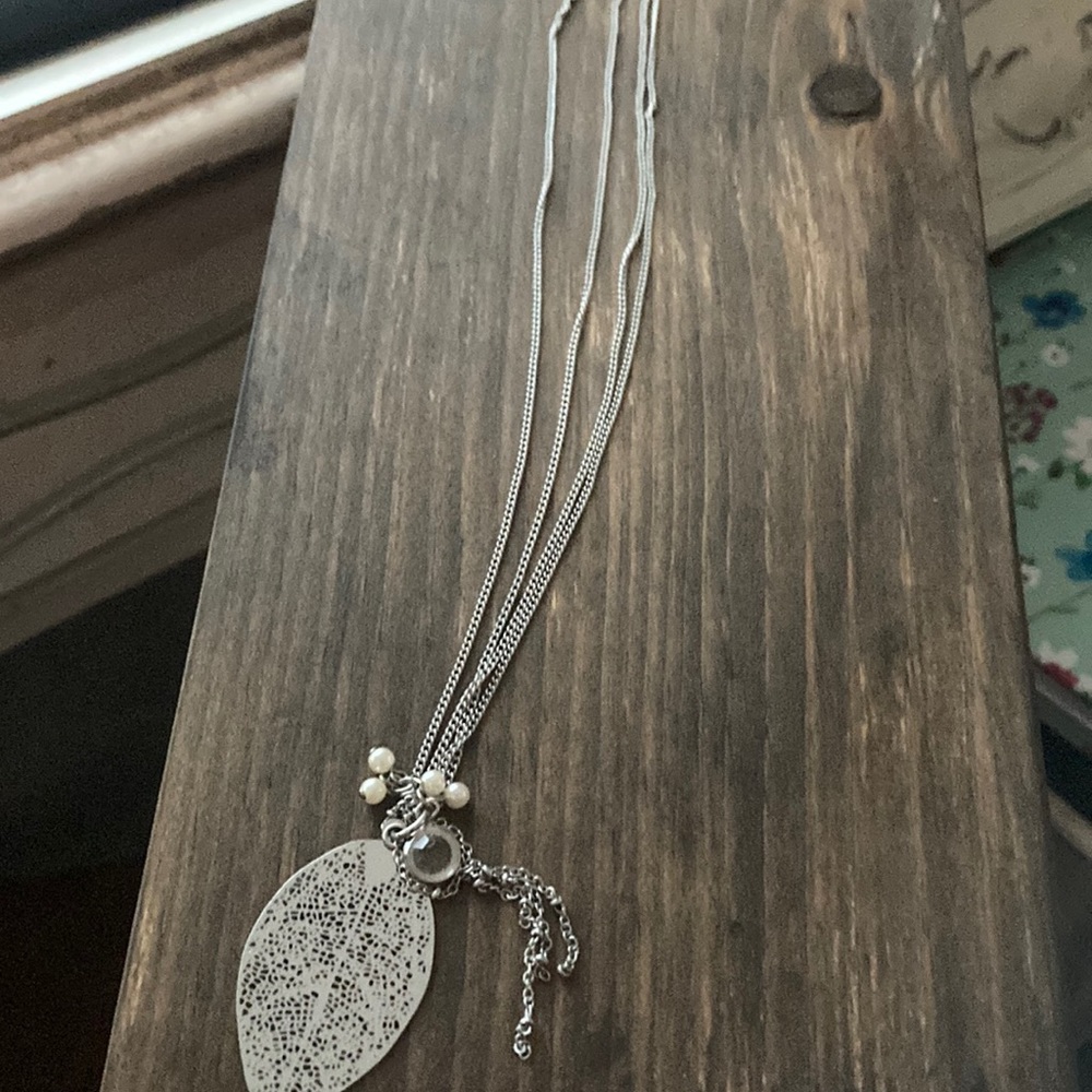 ANN Taylor Factory Leaf Pendant